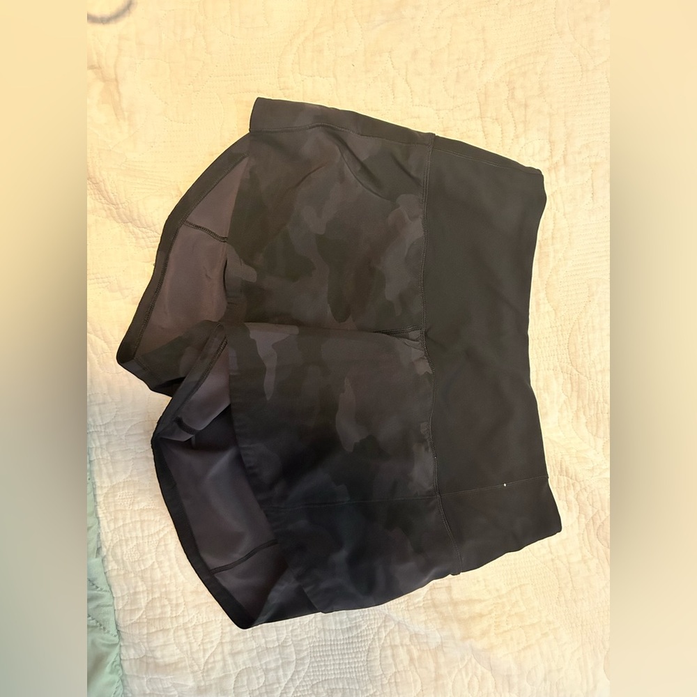 Lululemon camo shorts size 4